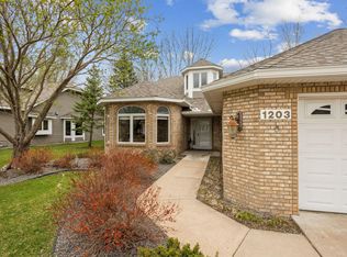 1203 Silverthorn Ct, Shoreview, MN 55126