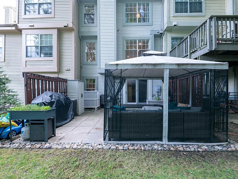 1527 Casino Cir — Photo 40