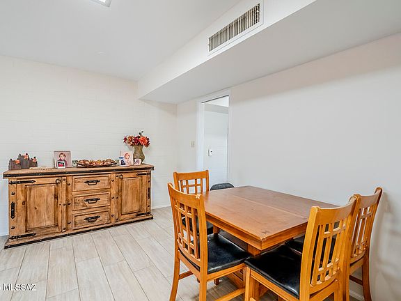 4th image of 468 W Esperanza Blvd