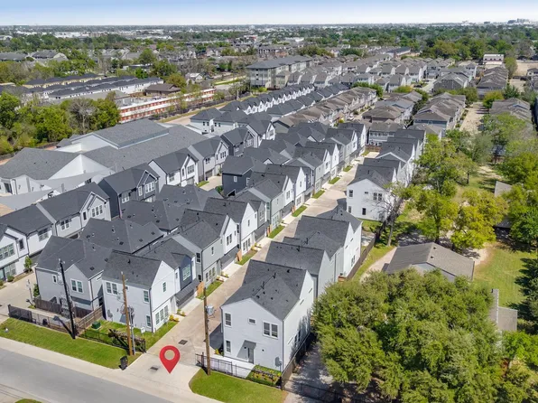 8919 Sunshine Laverne Ln, Houston, TX 77080