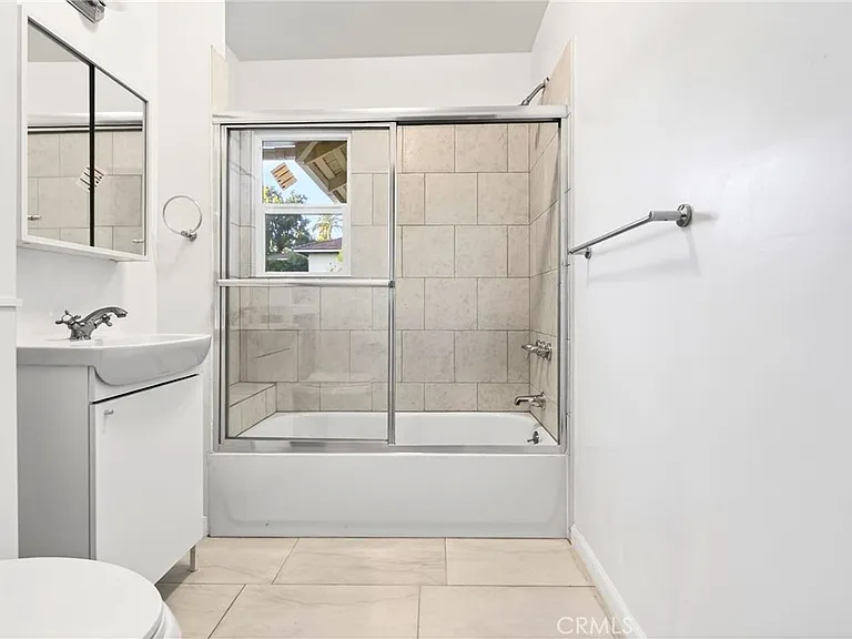 316 W Kenneth Rd — Photo 17