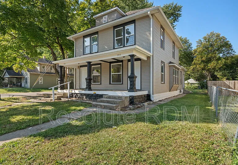 1312 N Dearborn St — Photo 2