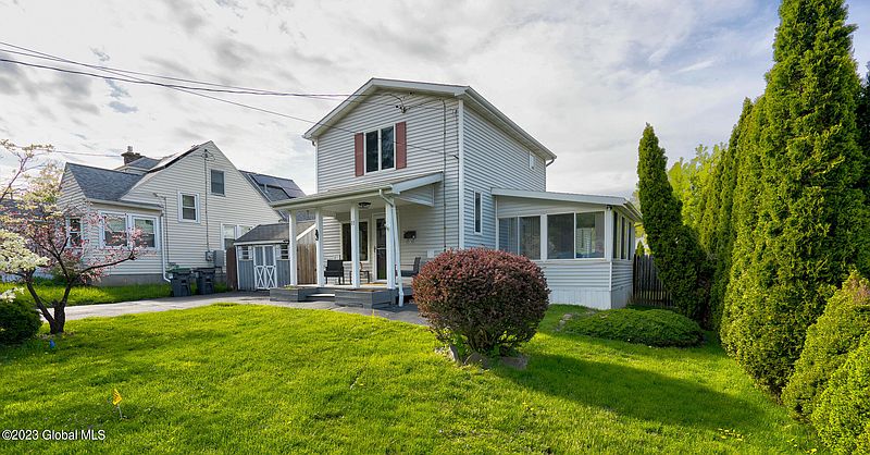 2nd image of 11 W Hudson Avenue