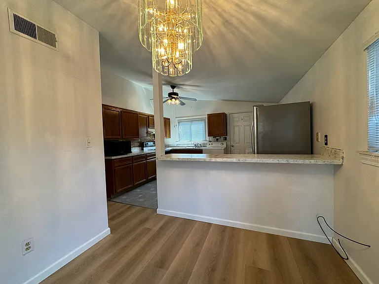 1202 E Maxlow Ave — Photo 13