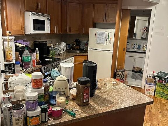 4th image of 79 Saint Marks Pl APT 3A