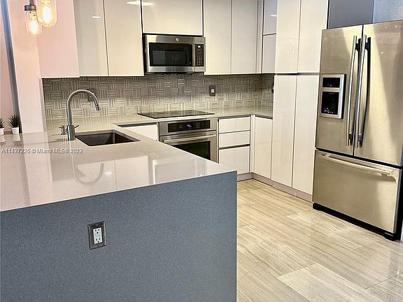 2nd image of 10 Aragon Ave Suite 610