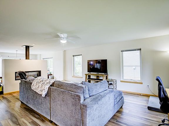 5th image of 2756/2758 Lyman Ln