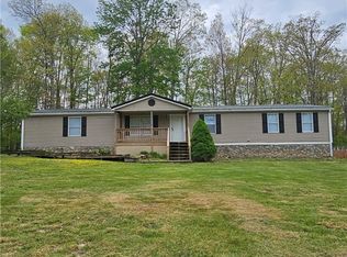 399 Thousand Oaks Dr, Shady Spring, WV 25918