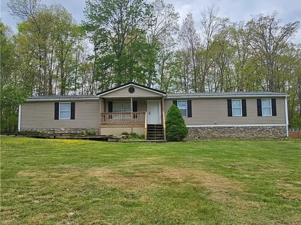 399 Thousand Oaks Dr, Shady Spring, WV 25918