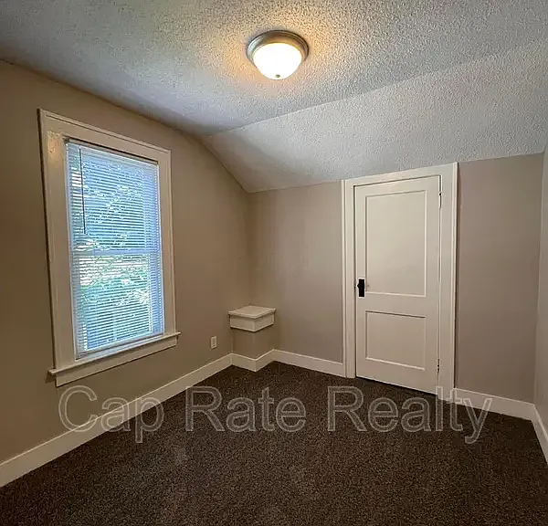 1476 N 6th St — Photo 15