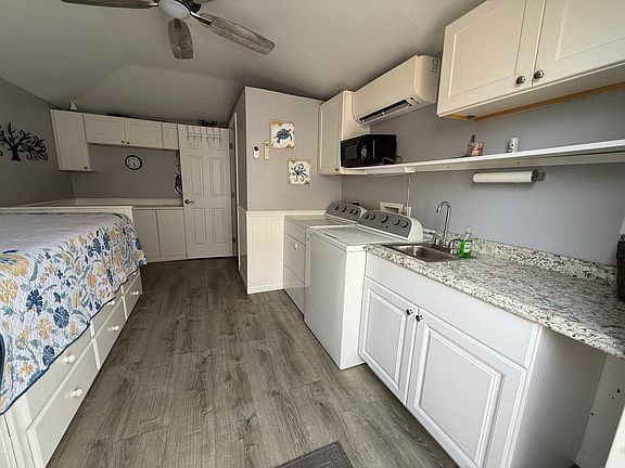 4th image of 3520 SW 7th Manor