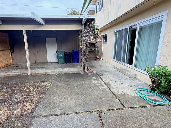 4th image of 5709 Bayview Ave