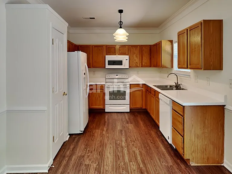 3801 Wingdale Ct — Photo 3