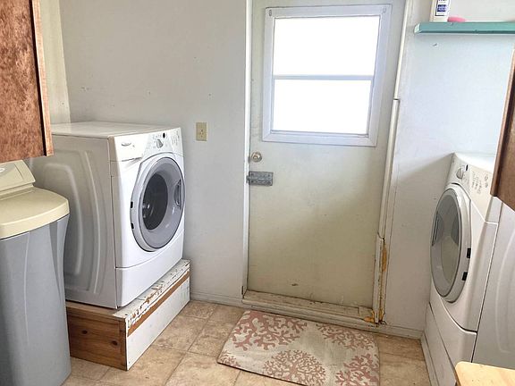 3rd image of 1003 Oak Leaf Ln