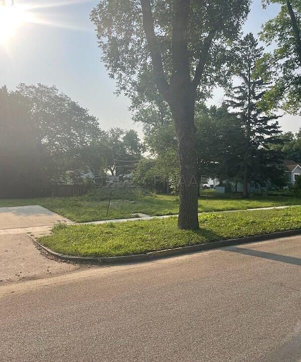 2nd image of 308 13th St S