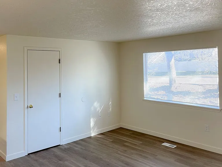 109 - Brentwood — Photo 4