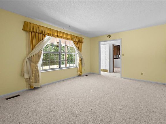 3rd image of 4240 Hopewell Dr NW