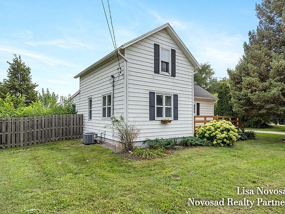 2nd image of 2124 Rosewood St