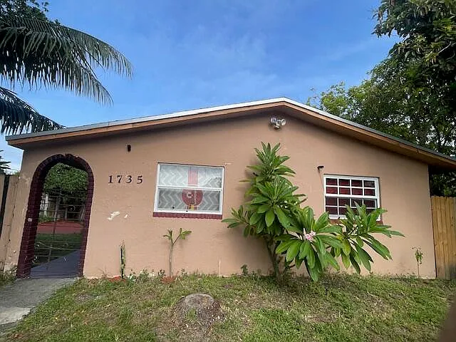 3 bed, 2.0 bath, 1973 sqft, $2,500 — Photo 1