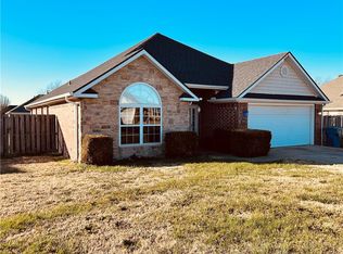 1493 Saint Claire St, Pea Ridge, AR 72751