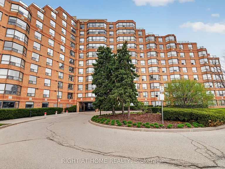 6 Humberline Dr #323 — Photo 3