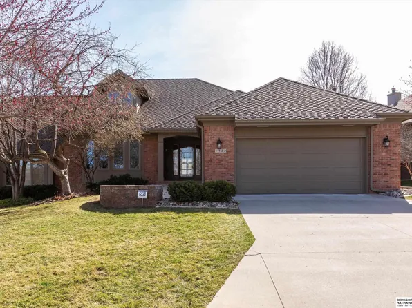 1322 N 97th Plz, Omaha, NE 68114