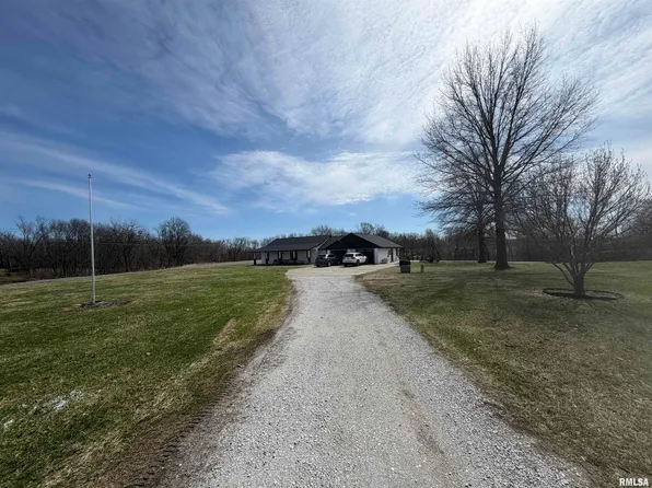 1110 W Hickory St, Canton, IL 61520