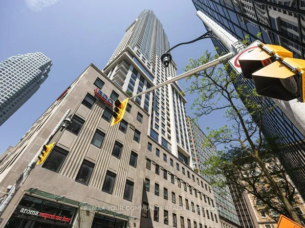 88 Scott St #506, Toronto, ON M5E 0A9