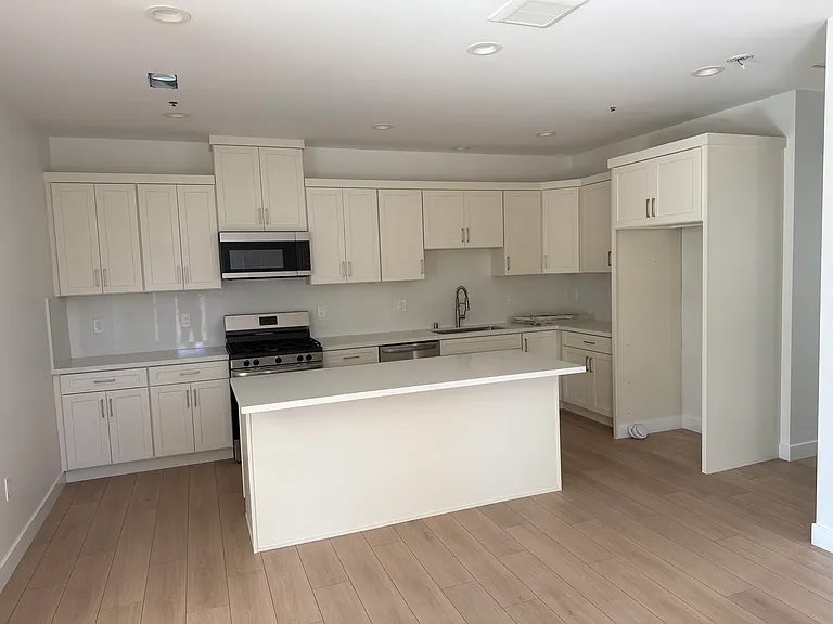 13921 Heidi St — Photo 3