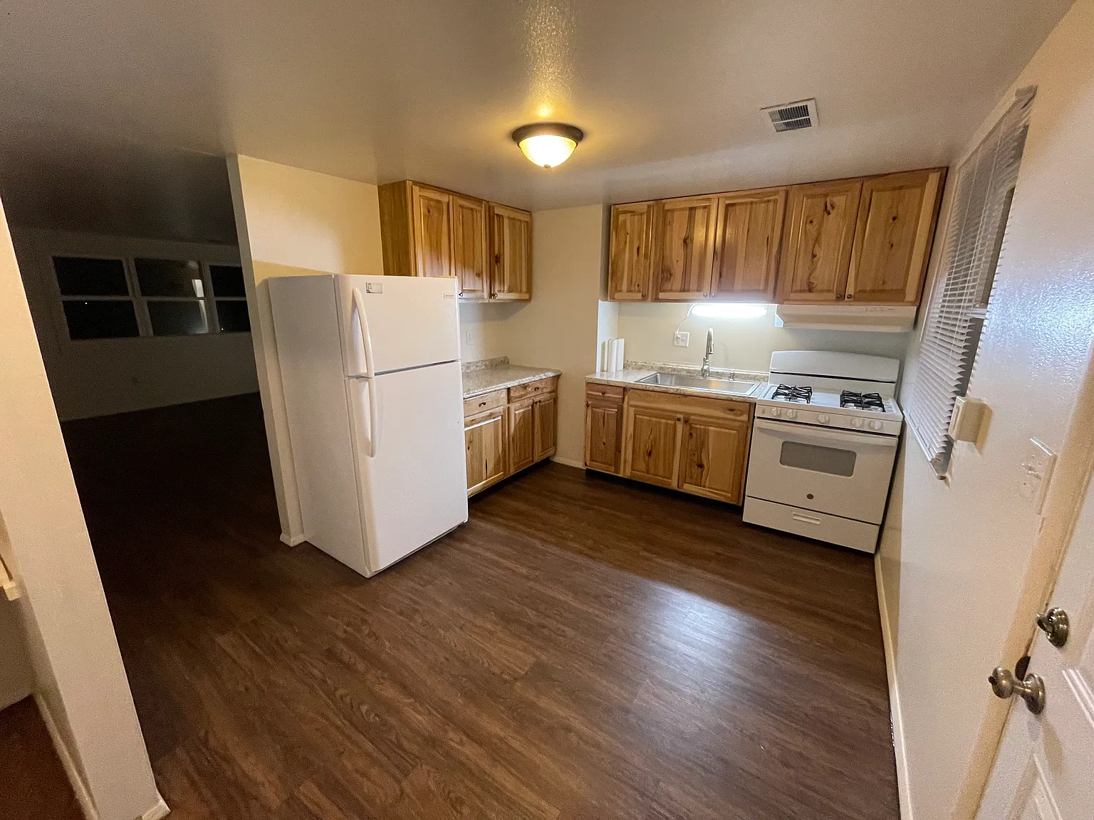 2 bed, 1000 sqft, $1,050 — Photo 1