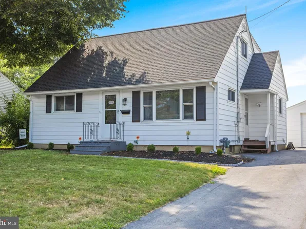 69 Charles Bossert Dr, Bordentown, NJ 08505