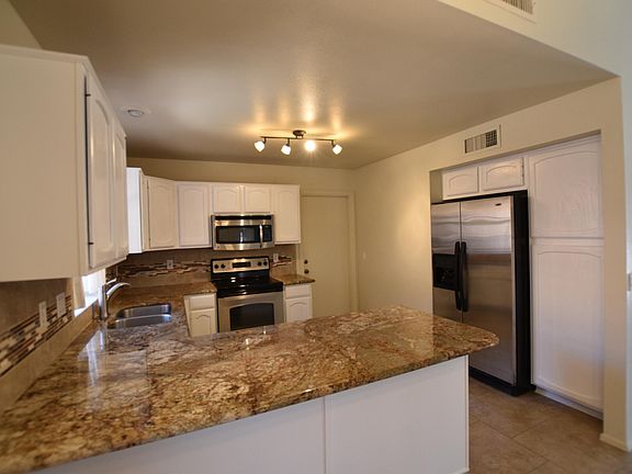 5th image of 3019 E Brookwood Ct