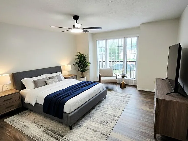 10047 Emerald Creek Dr — Photo 2