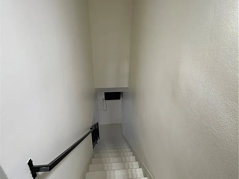 1164 Irving Ave #A — Photo 12