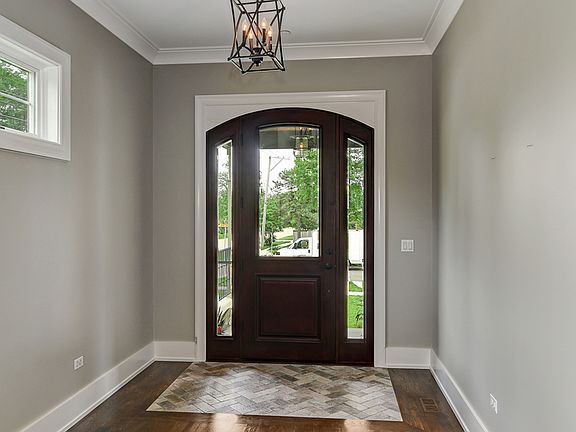 3rd image of 144 Oxford Ave