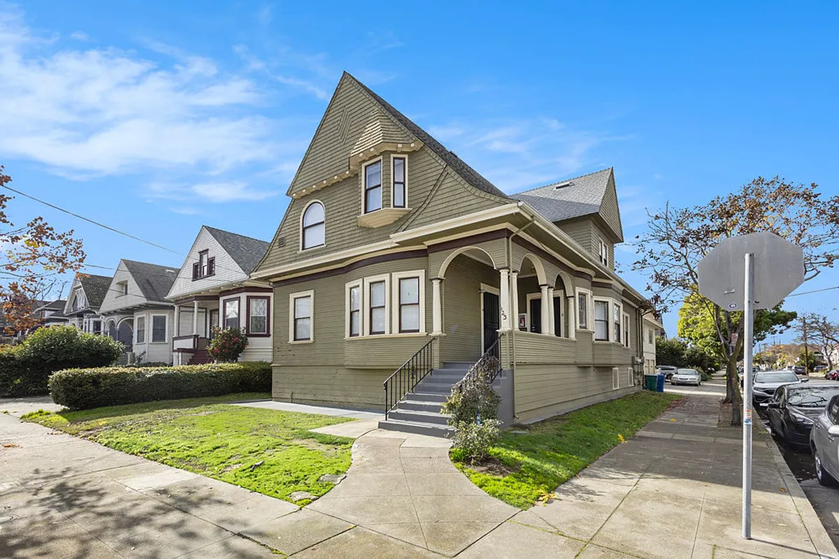 Building Photo - 1423 Caroline St #A