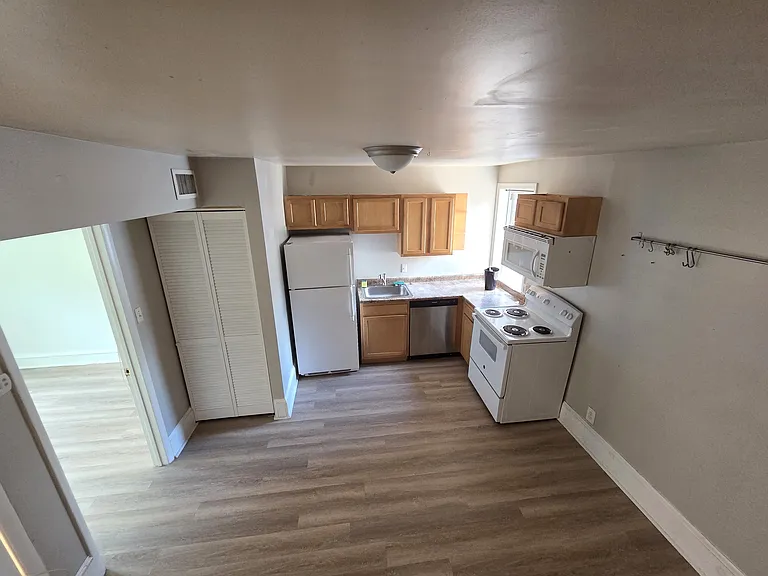 348 S 16th St #3F — Photo 5