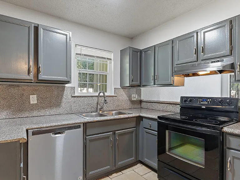 4935 Miller Ave — Photo 5
