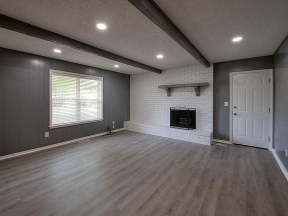 3rd image of 7410 S Elm Pl