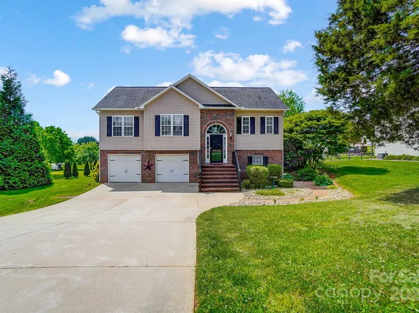 5015 Water Wheel Dr, Conover, NC 28613
