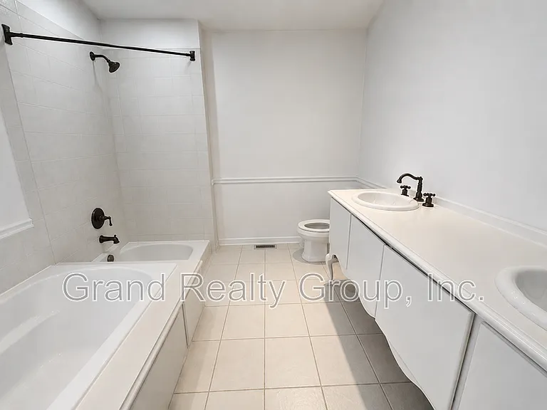 217 Lexington Ct — Photo 14