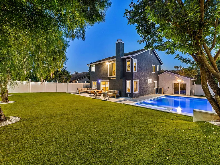 1131 Dincara Rd — Photo 2
