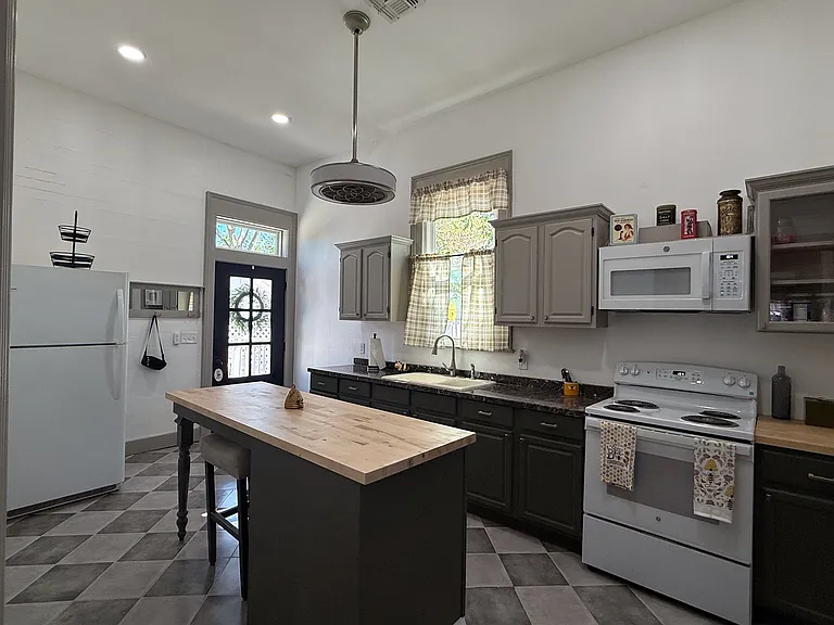 1500 Fleming Dr — Photo 17