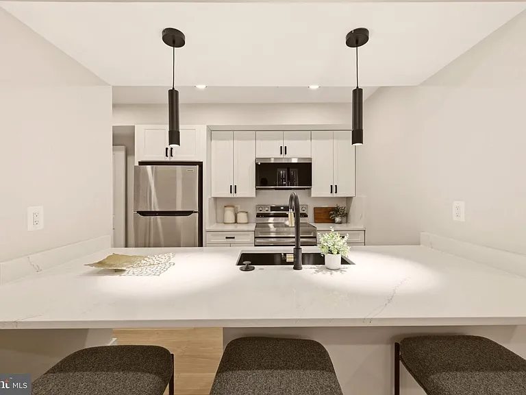 724 Rock Creek Church Rd NW #B — Photo 2