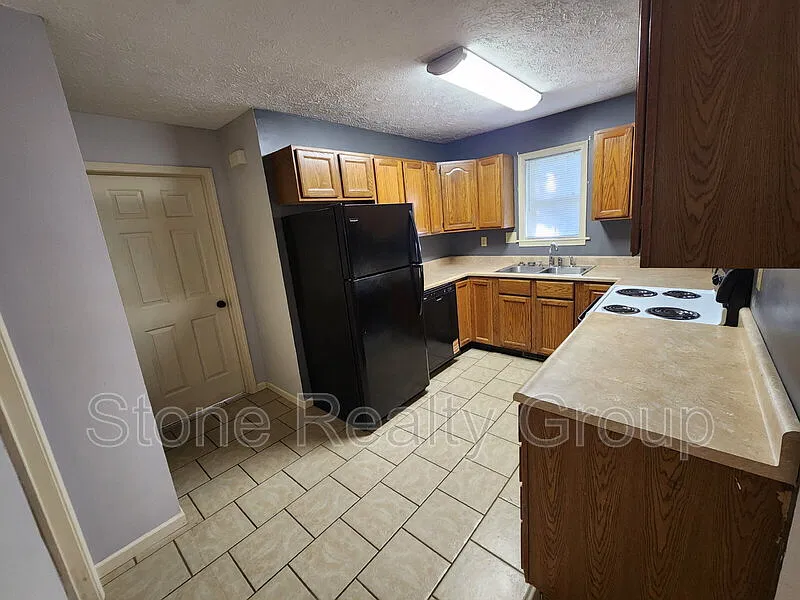 3 bed, 2.0 bath, $1,500 — Photo 4