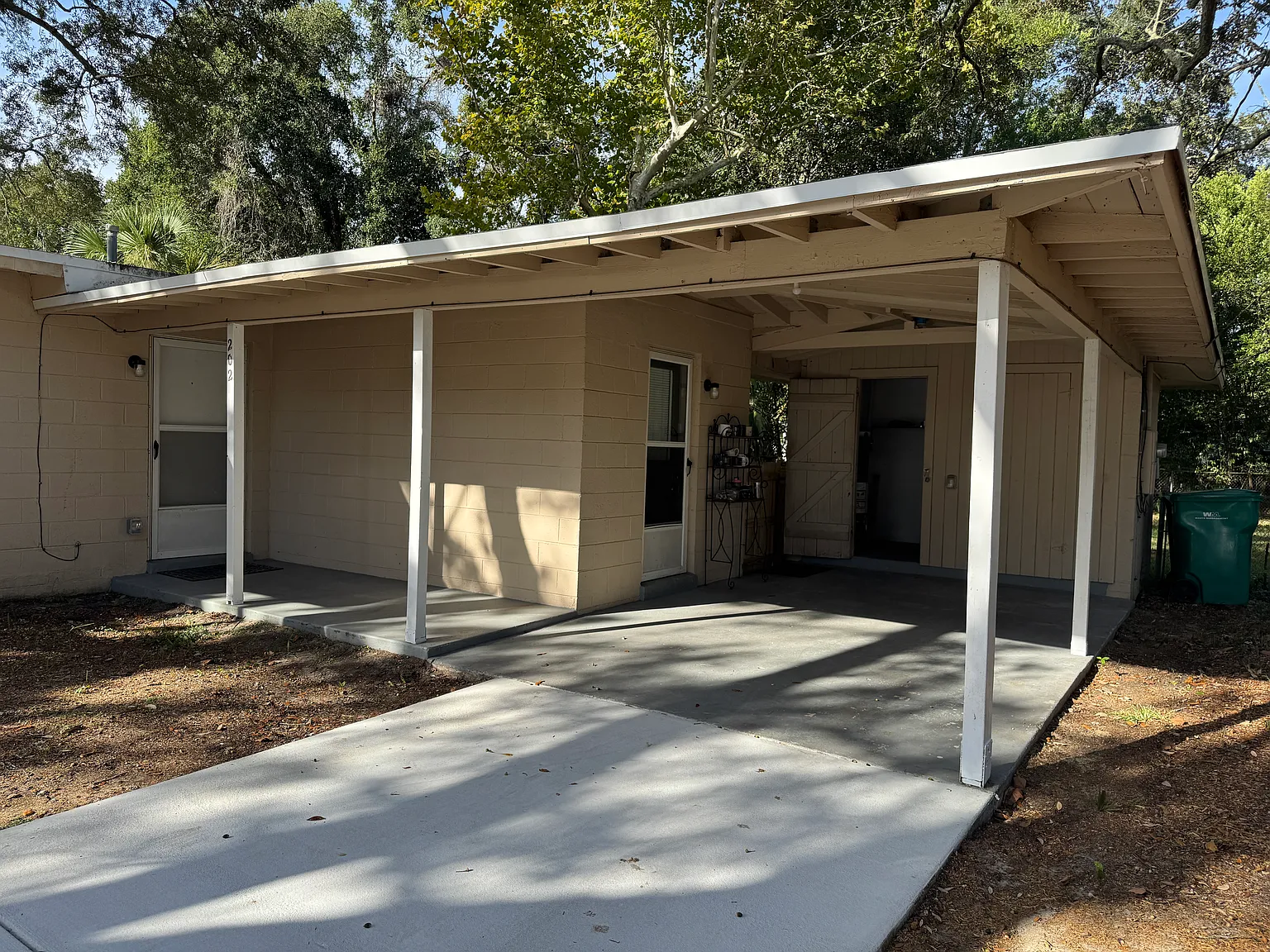 3 bed, 933 sqft, $1,695 — Photo 2