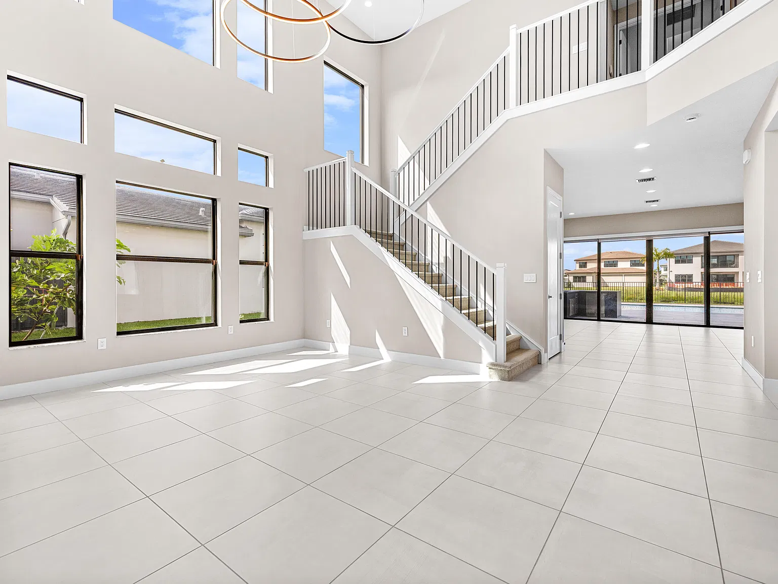 5 bed, 7.0 bath, 4605 sqft, $15,000 — Photo 2