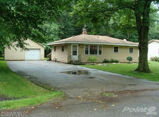 2050 Reggie Dr, Benton Harbor, MI 49022