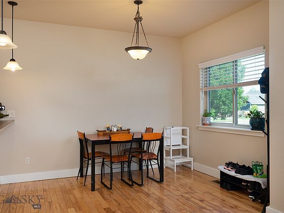 5th image of 996 Saxon Way APT B