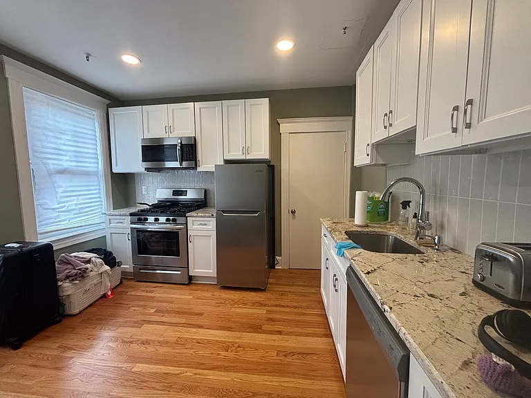 70 Strathmore Rd #9B — Photo 4